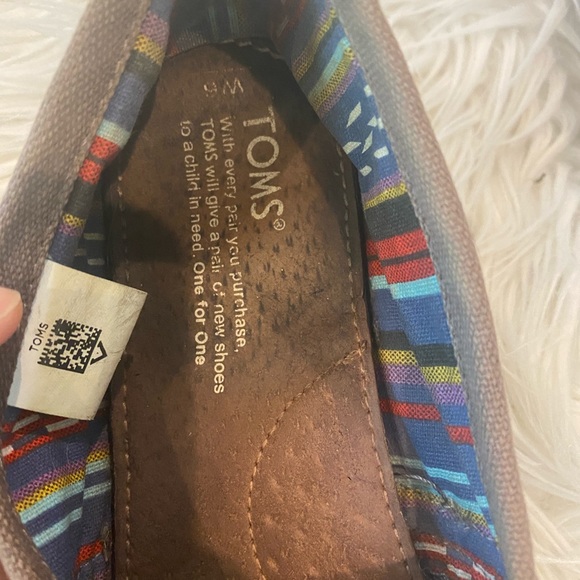 Toms - Picture 3 of 3